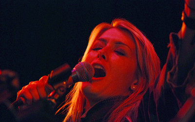 Best karaoke songs for live band performances at weddings and parties